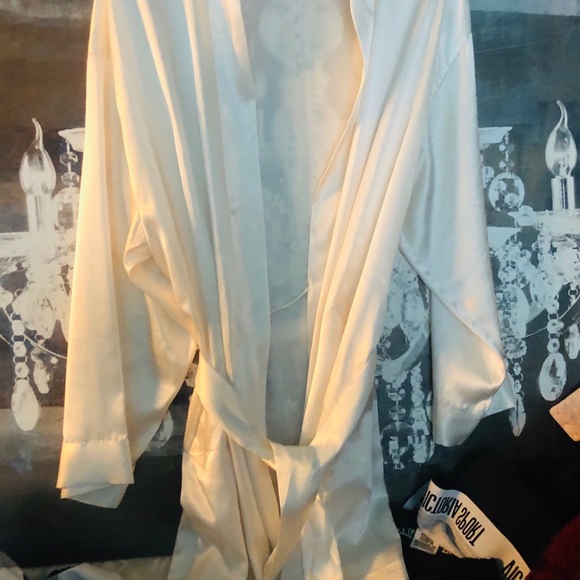 VICTORIA SECRET ROBE - Picture 3 of 6
